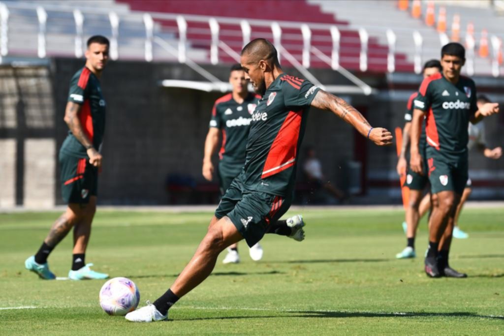 River recupera soldados para mantener la punta