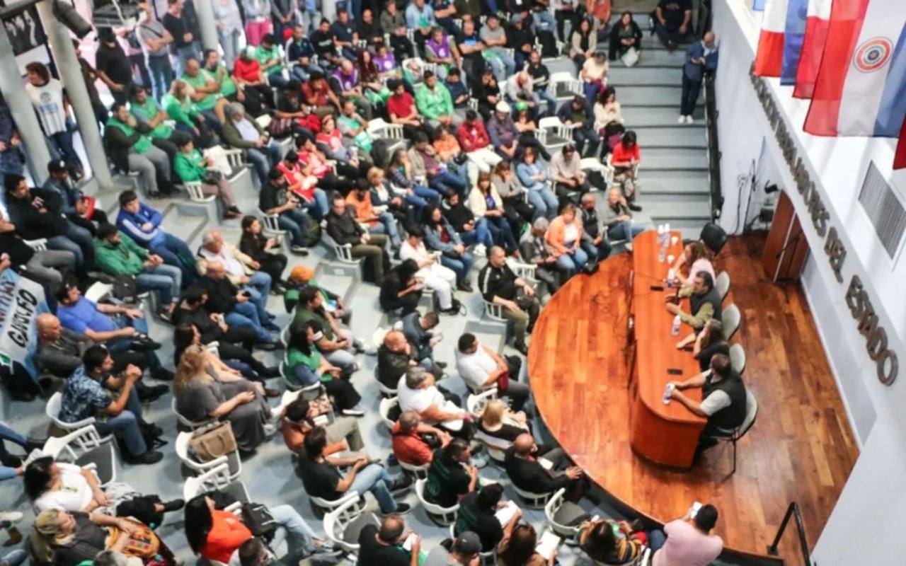Arrancó el paro nacional de ATE y en algunas escuelas de La Plata no habrá clases