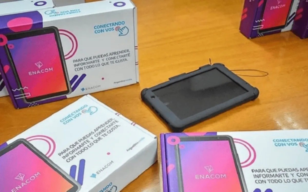 Quilmes recibió tablets del programa "Conectando Con Vos"