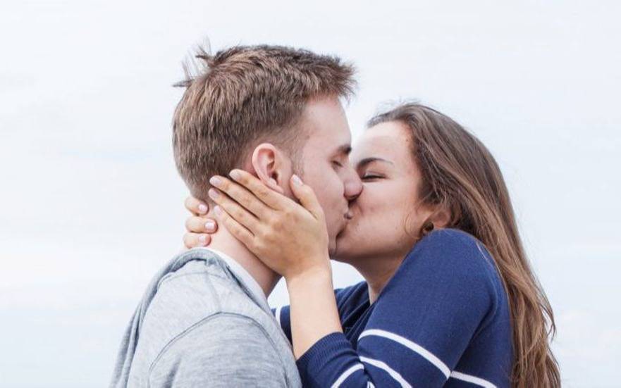 ¿Lo sabías? El motivo por el cual este jueves 13 de abril se celebra el Día Internacional del Beso