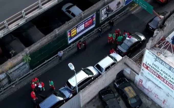 Varios autos y un camión, provocaron un choque en cadena en Autopista 25 de Mayo: hay 6 heridos