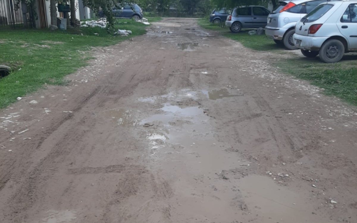 Reclamo en un barrio de La Plata por calles en pésimo estado