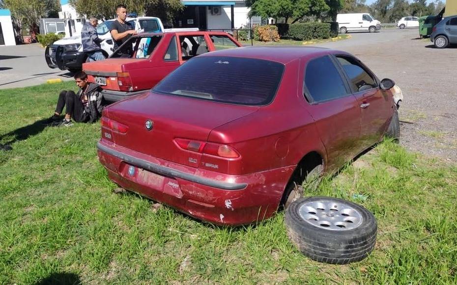 Sorprendieron in fraganti a un "roba ruedas" en la Autopista La Plata