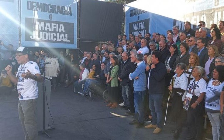 El kirchnerismo marcha a Tribunales para rechazar la "proscripción" contra Cristina Kirchner