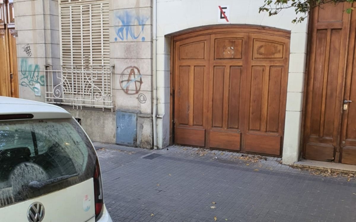 El "estaciona donde quieras" le jugó una mala pasada a un vecino que se mudó al Centro