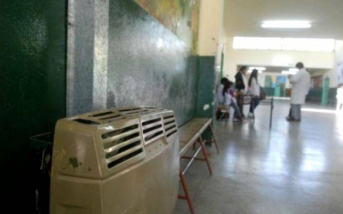Llegó el frío y en las escuelas de La Plata ya prenden las estufas