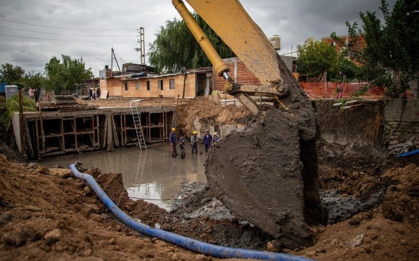  Bernal Oeste: avanzan las obras del entubamiento del Canal Cordero 