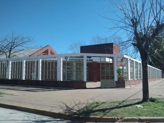 La madre de un nene de un jardín de Tolosa trompeó a una maestra jardinera