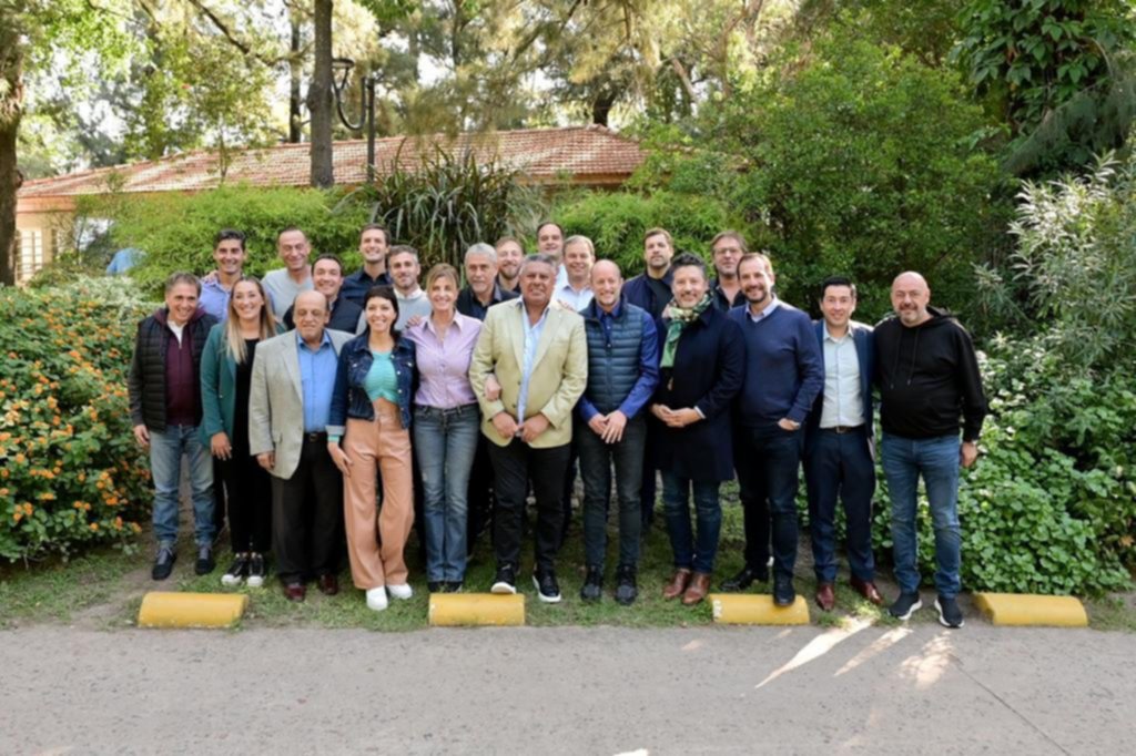 Chiqui Tapia se reunió con intendentes del PJ en Lomas de Zamora