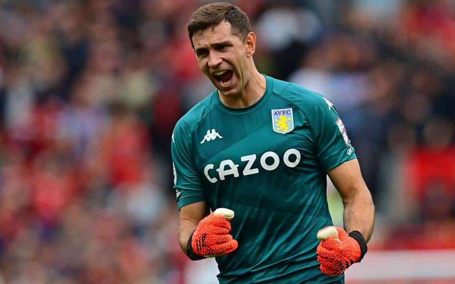 Con un gran actuación de Emiliano "Dibu" Martínez, el Aston Villa goleó al Newcastle en la Premier League