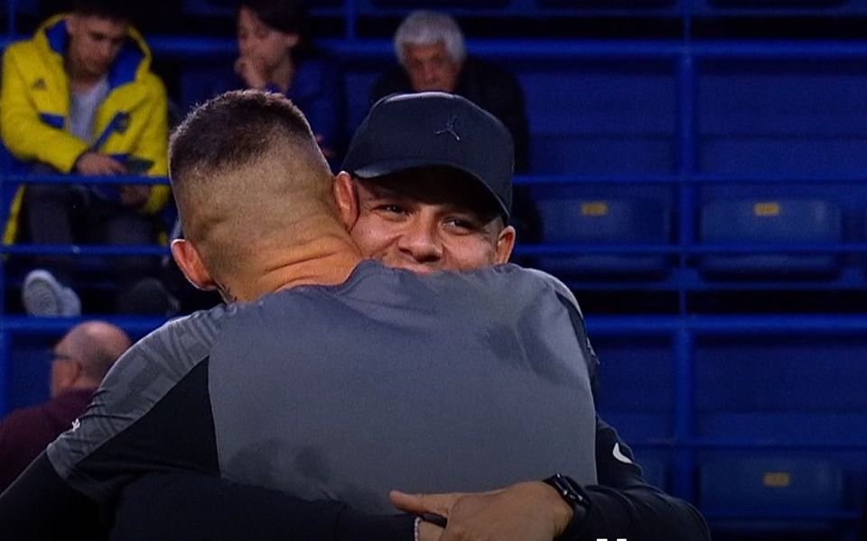 Marcos Rojo y Andújar se fundieron en un abrazo