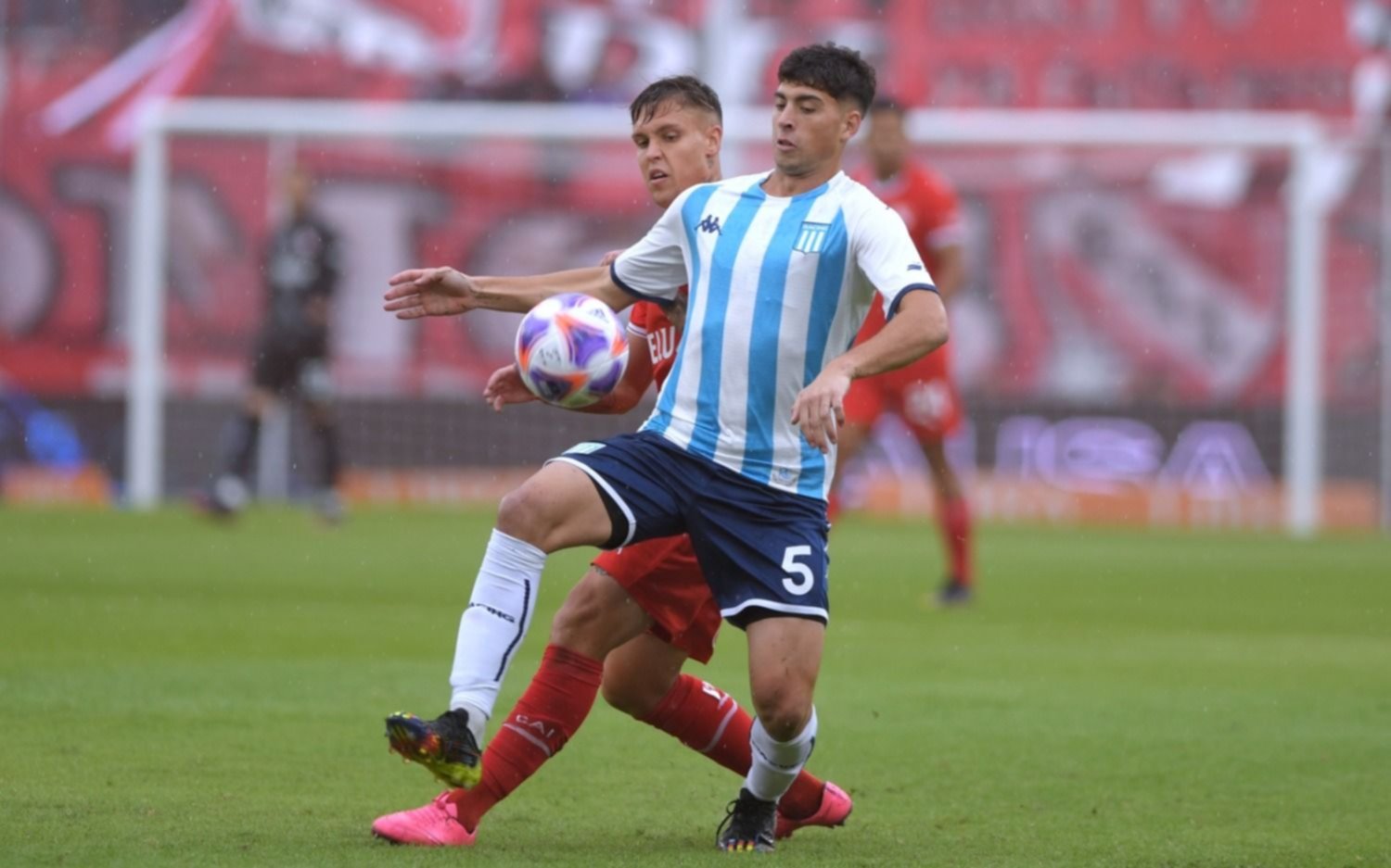 Independiente y Racing igualaron 1 a 1 en una tarde lluviosa y con polémica