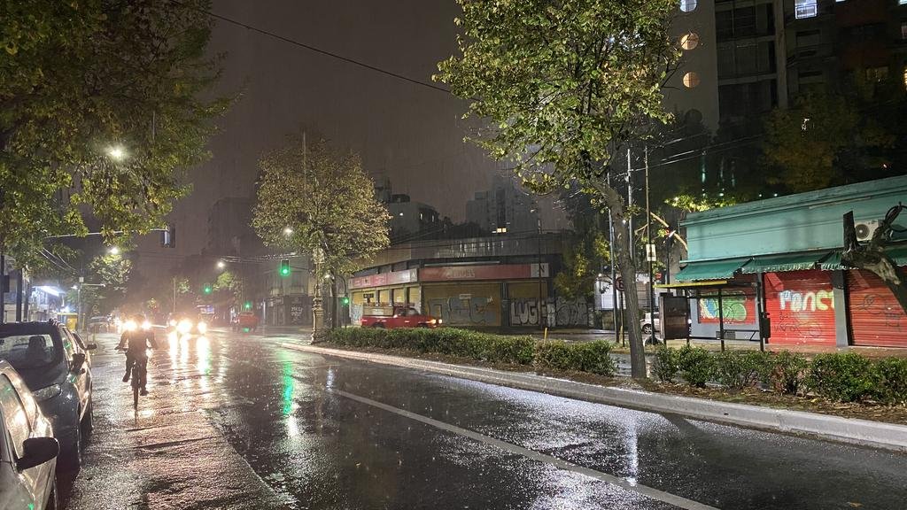 Se puso feo, fresco y las lloviznas seguían de madrugada