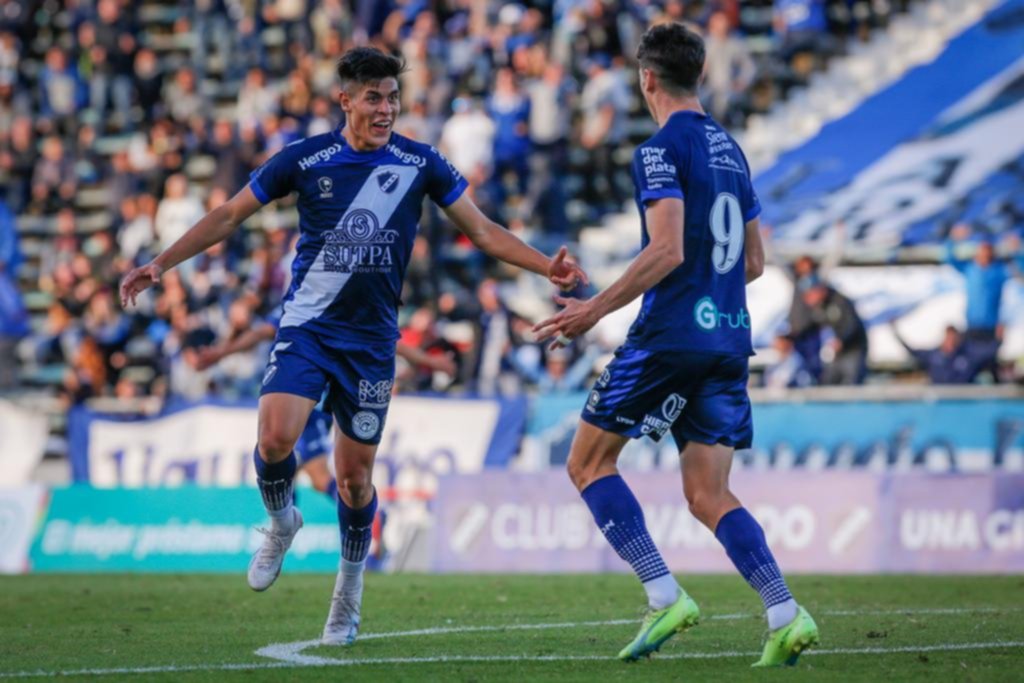 Defensores Unidos ganó y es uno de los punteros de la Zona A