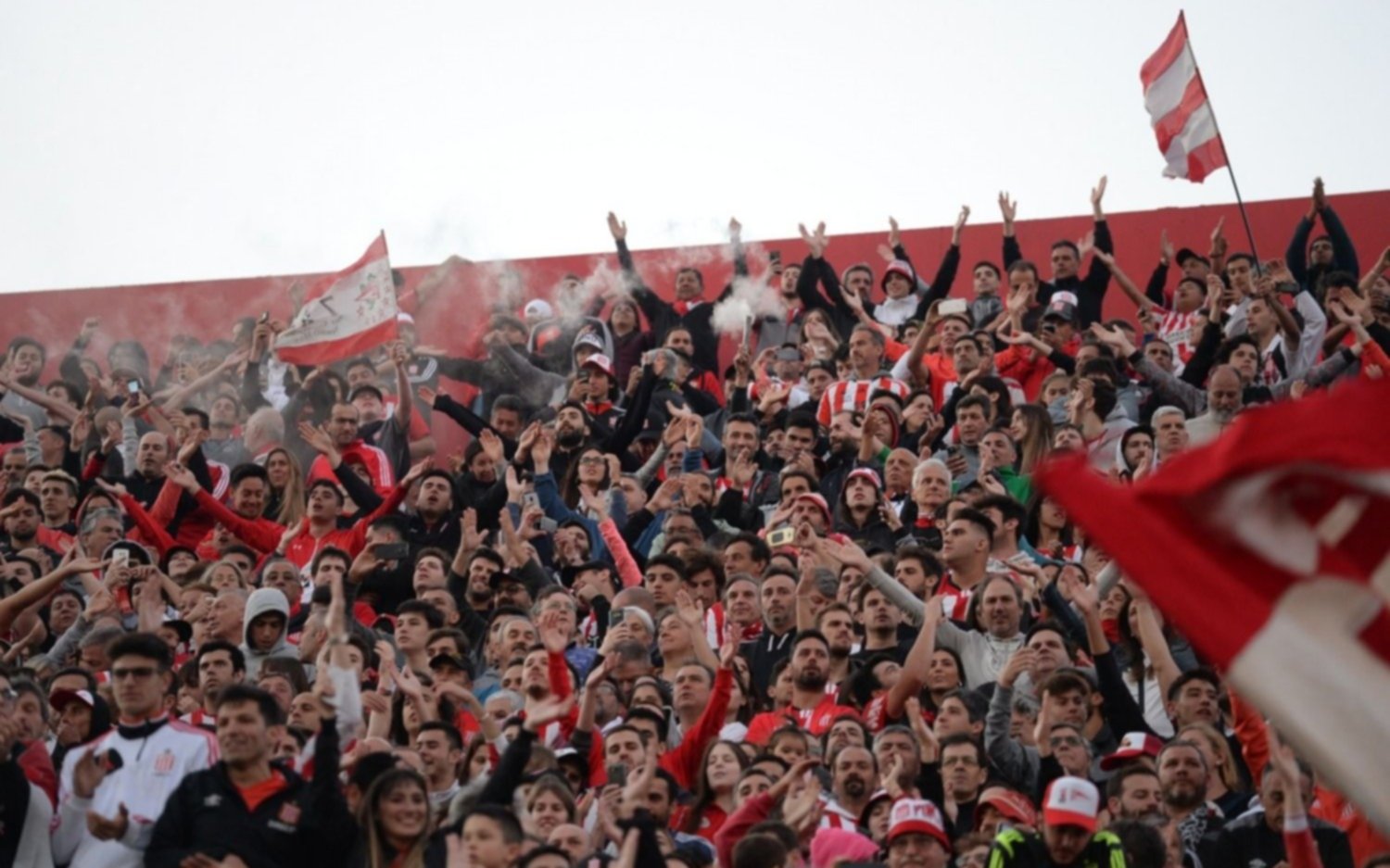 Estudiantes le pide a sus hinchas un "comportamiento ejemplar" en el partido ante Tacuary por Copa Sudamericana