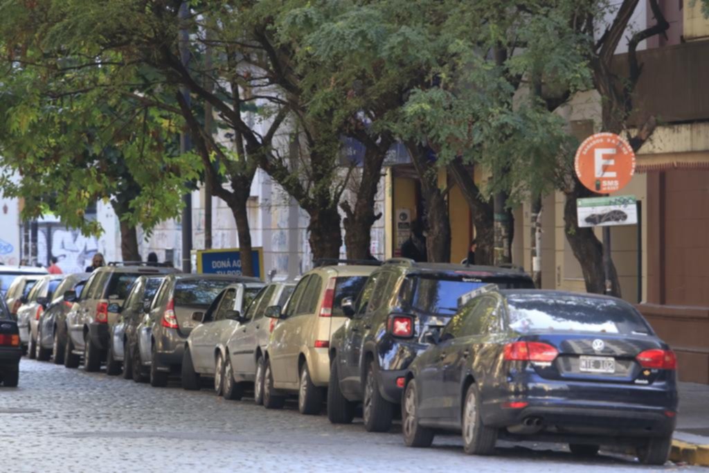 Difícil estacionar y casi imposible encontrar una cochera de alquiler