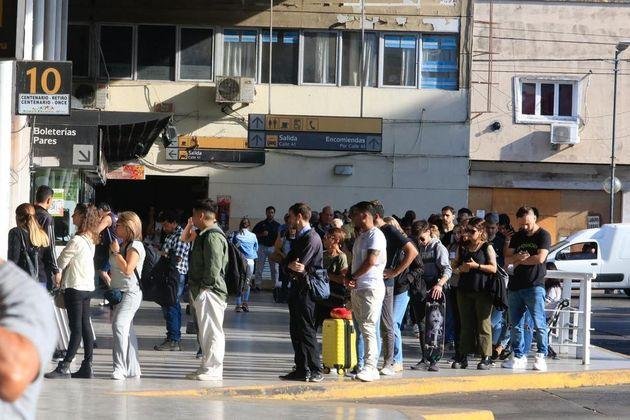Otra vez, tensión extrema por los viajes a CABA: no hubo micros y anuncian paro