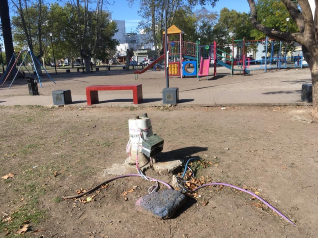 Riesgo por la electricidad en Plaza Malvinas