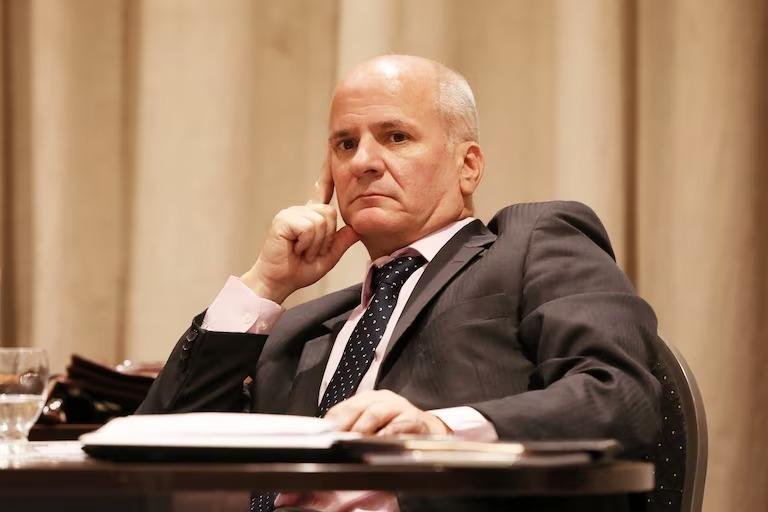 Acusado por corrupción, destituyeron a Scapolan
