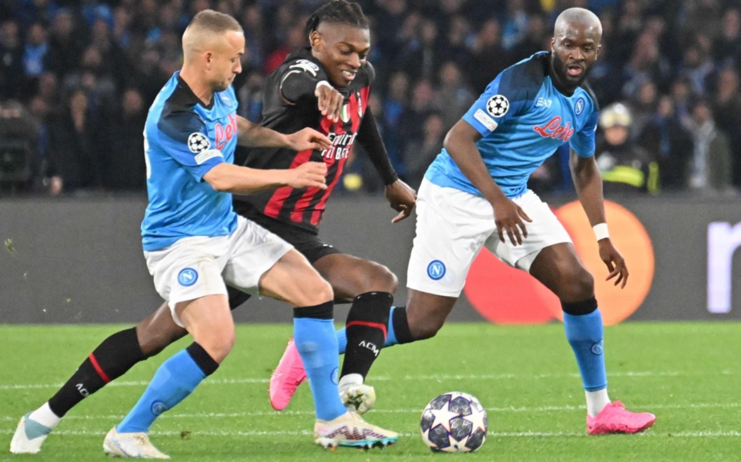 Milan empató con Napoli pero clasificó a las semis de la Champions League