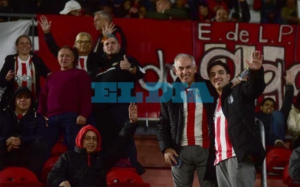 FOTOS | La noche de Copa, condimento especial para los hinchas en 1 y 57