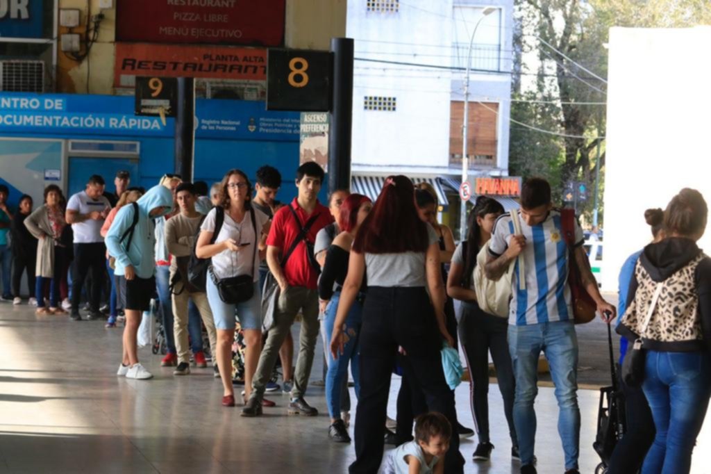 ¡Atención! Paro de micros a CABA, que cortan los servicios de 13 a 16: el impacto en La Plata