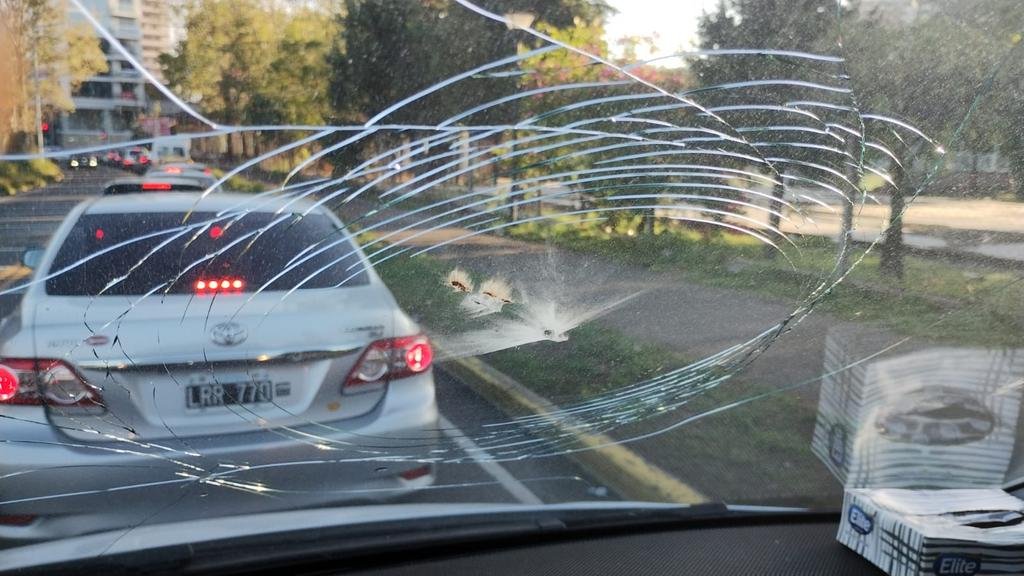 Otra vez pedradas a vehículos en el tramo final de la Autopista