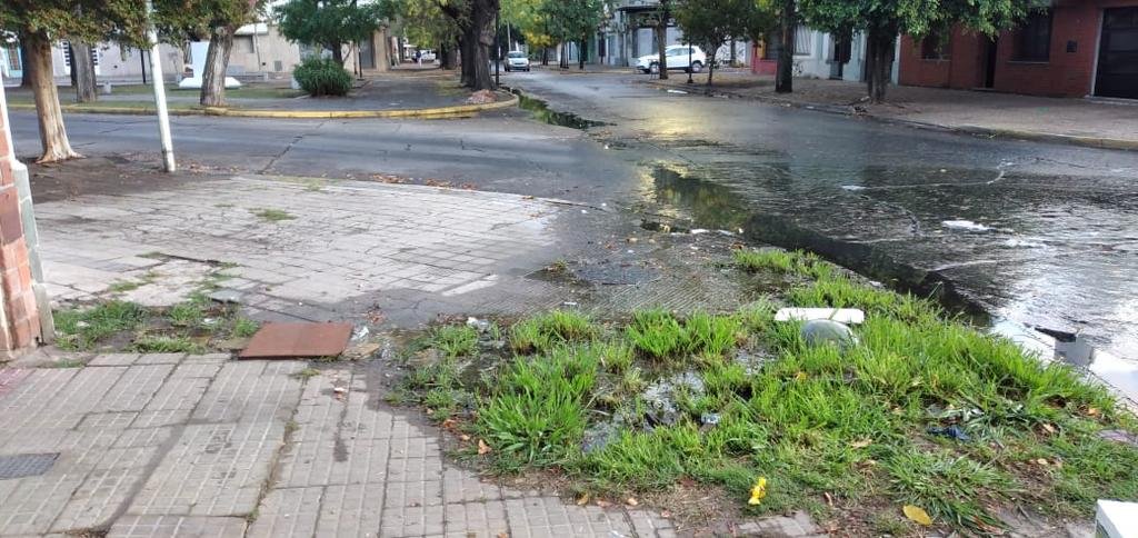 Reclamo por una pérdida de agua en 22 y diagonal 75