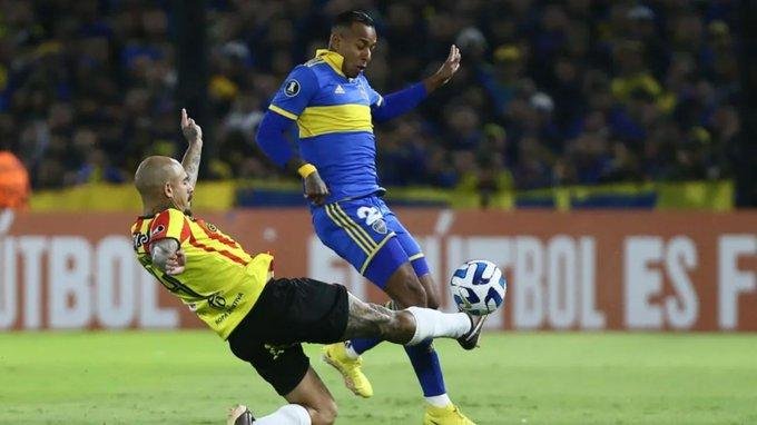 Villa salió del juzgado, fue al hotel y terminó siendo titular