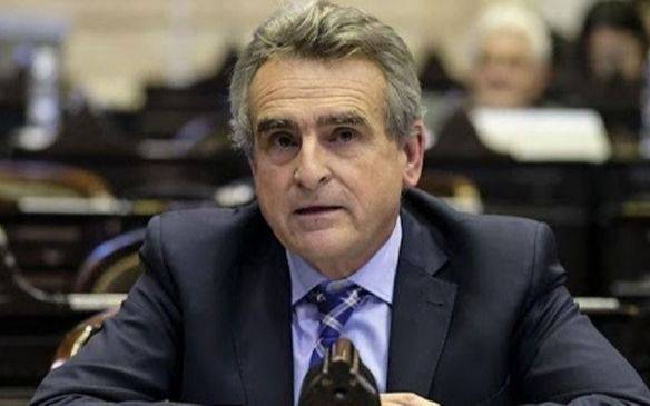 El Gobierno apunta a la oposición por la suba del dólar blue: la acusa de "promover una devaluación"