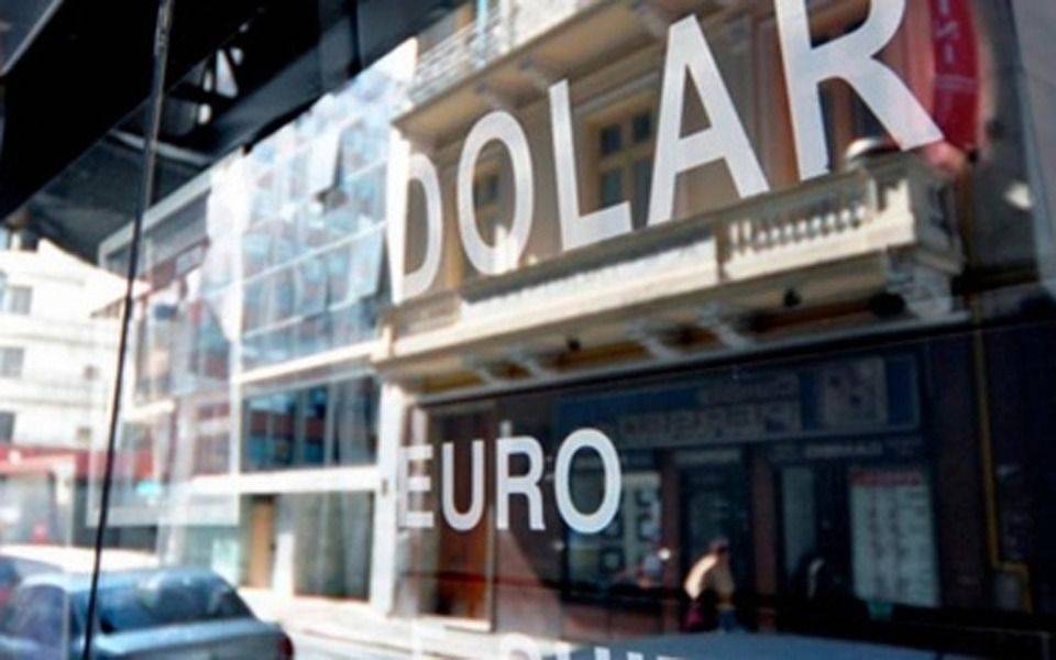 El dólar blue cerró a $423 y volvió a quebrar su récord