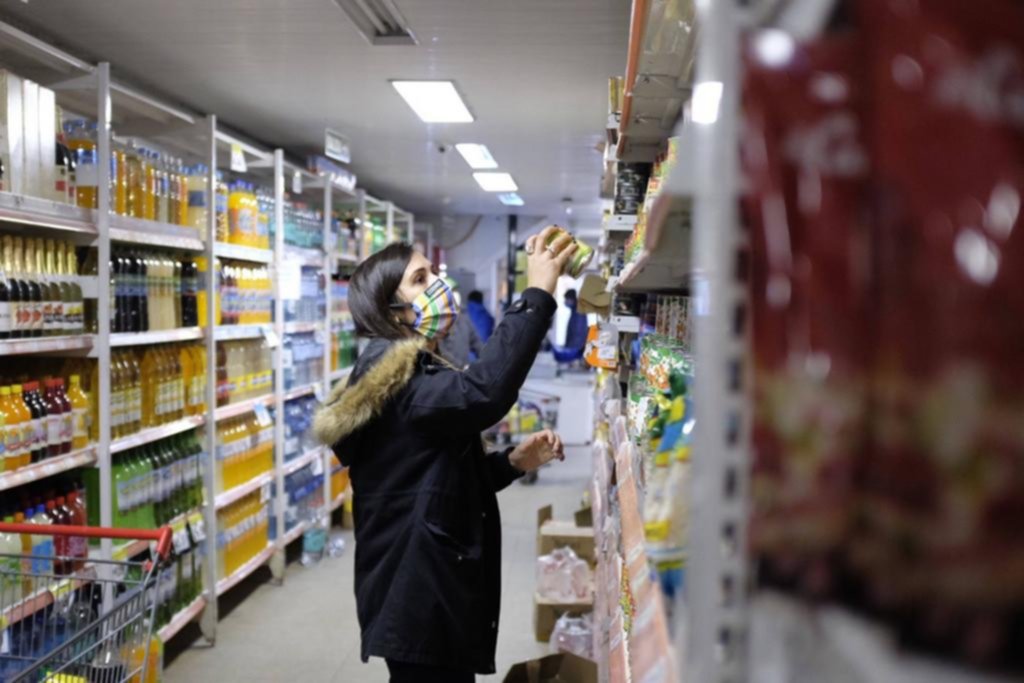 En La Plata, los alimentos aumentan “a la par” del dólar: los productos que más subieron