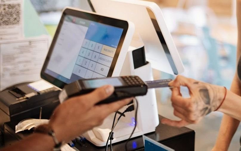 Lanzan 30% de descuento y cuotas sin interés en indumentaria: cuándo y quiénes podrán aprovecharla