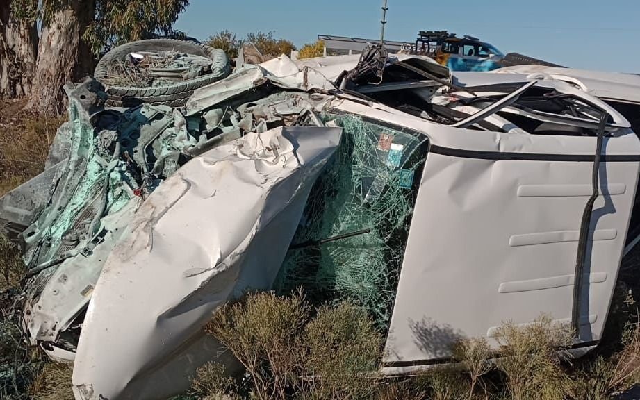 La Plata: murió el conductor de la camioneta de despiste y vuelco en Ruta 2
