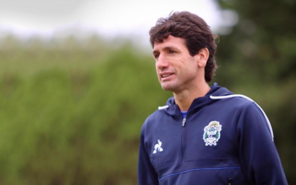 Turbulencia en Gimnasia: Chirola Romero, en el momento más crítico de su ciclo como DT