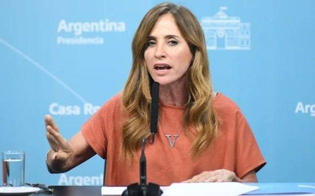 Plenario encabezado por Tolosa Paz en Ensenada, con la militancia presente