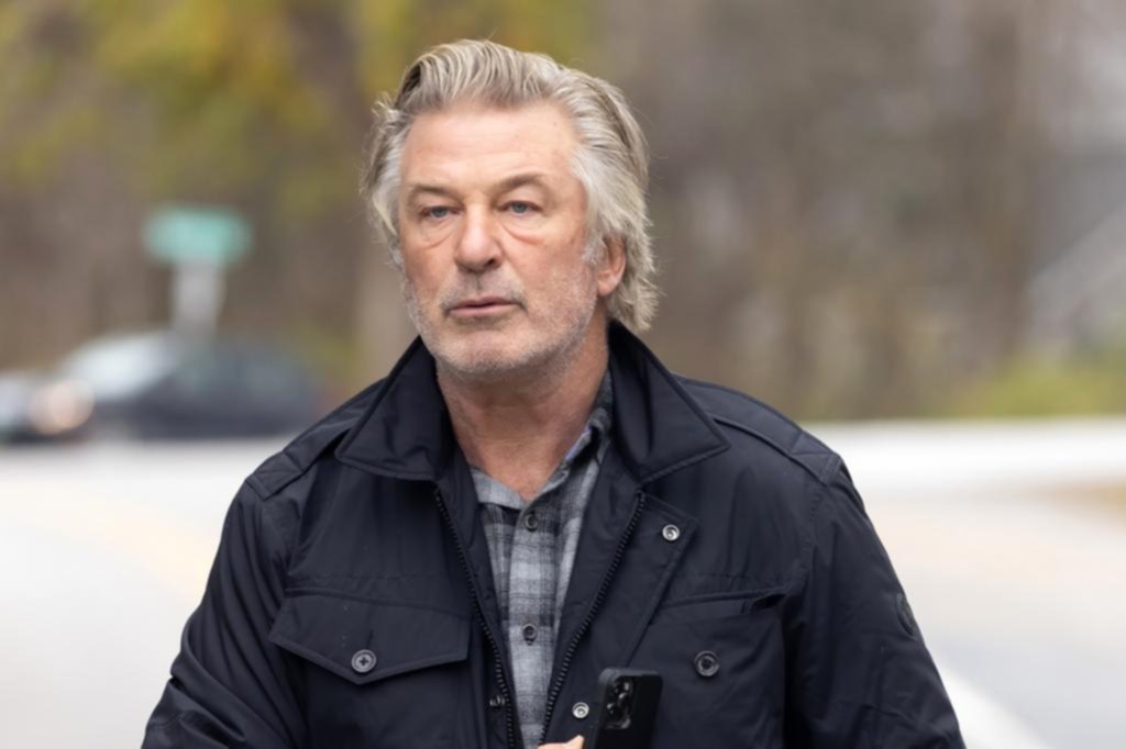 Fiscales retiran cargo contra Baldwin por la muerte en el set