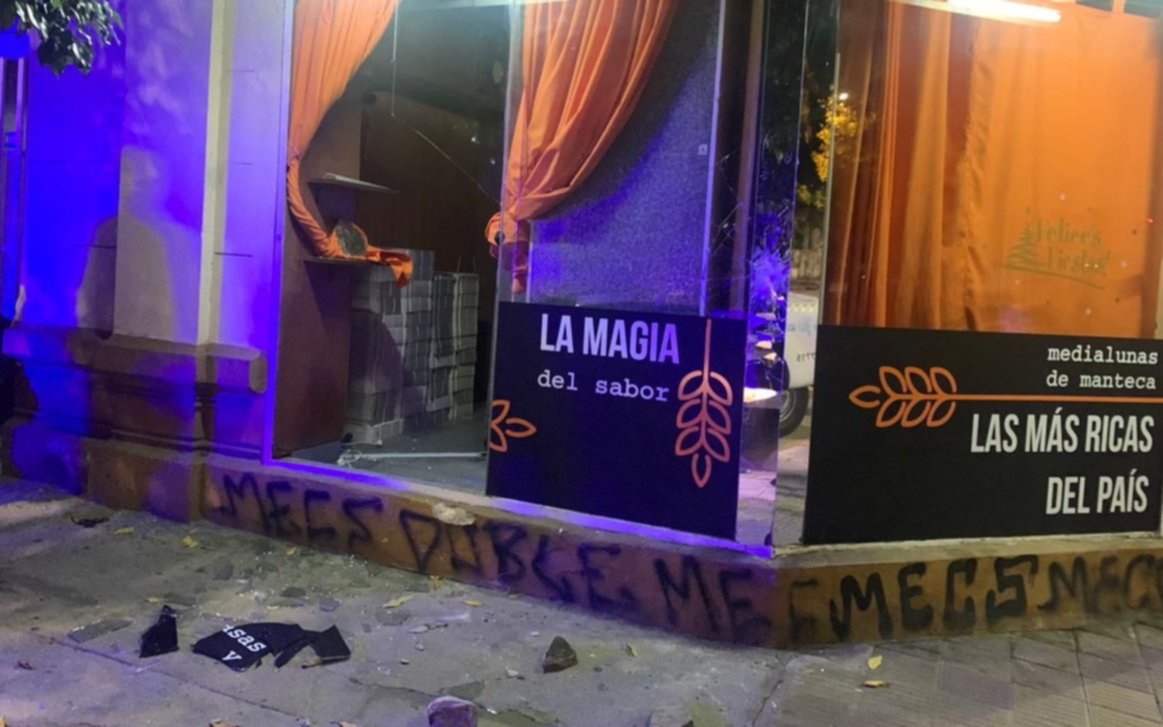 Cayó una mujer que destrozó de un piedrazo la vidriera para colarse en una panadería céntrica