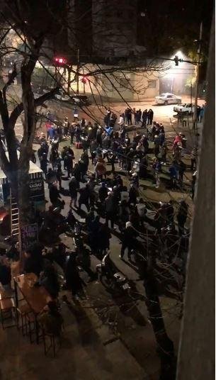 Música, motos y barras para otra noche infernal