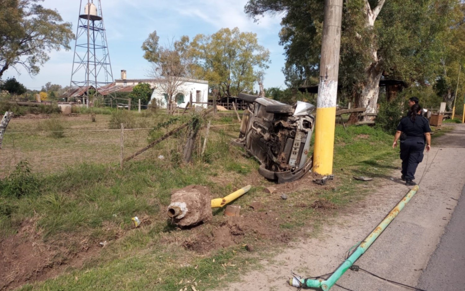 Una camioneta protagonizó un espectacular vuelco en Villa Elisa