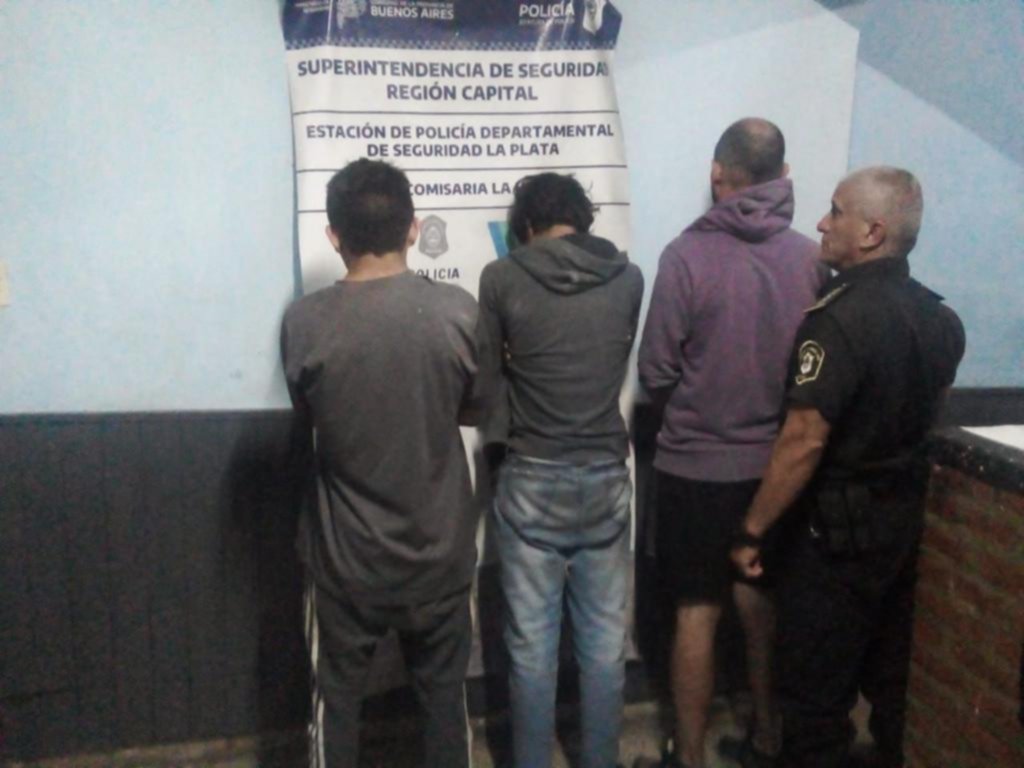 Tres detenidos por el robo de un estéreo