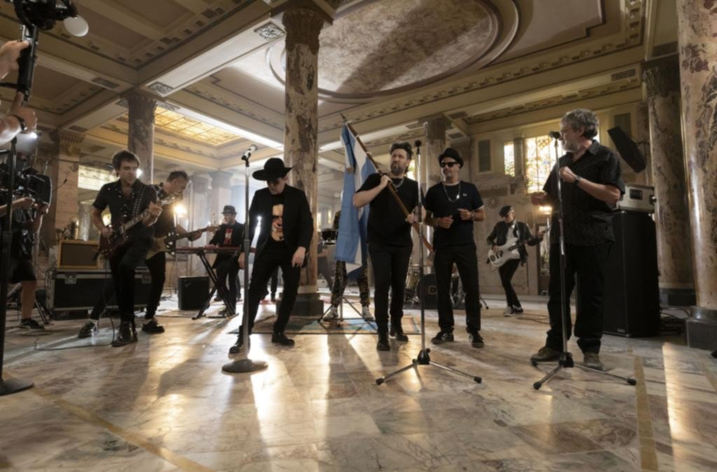 Los Decadentes y Calamaro hacen “Costumbres argentinas”