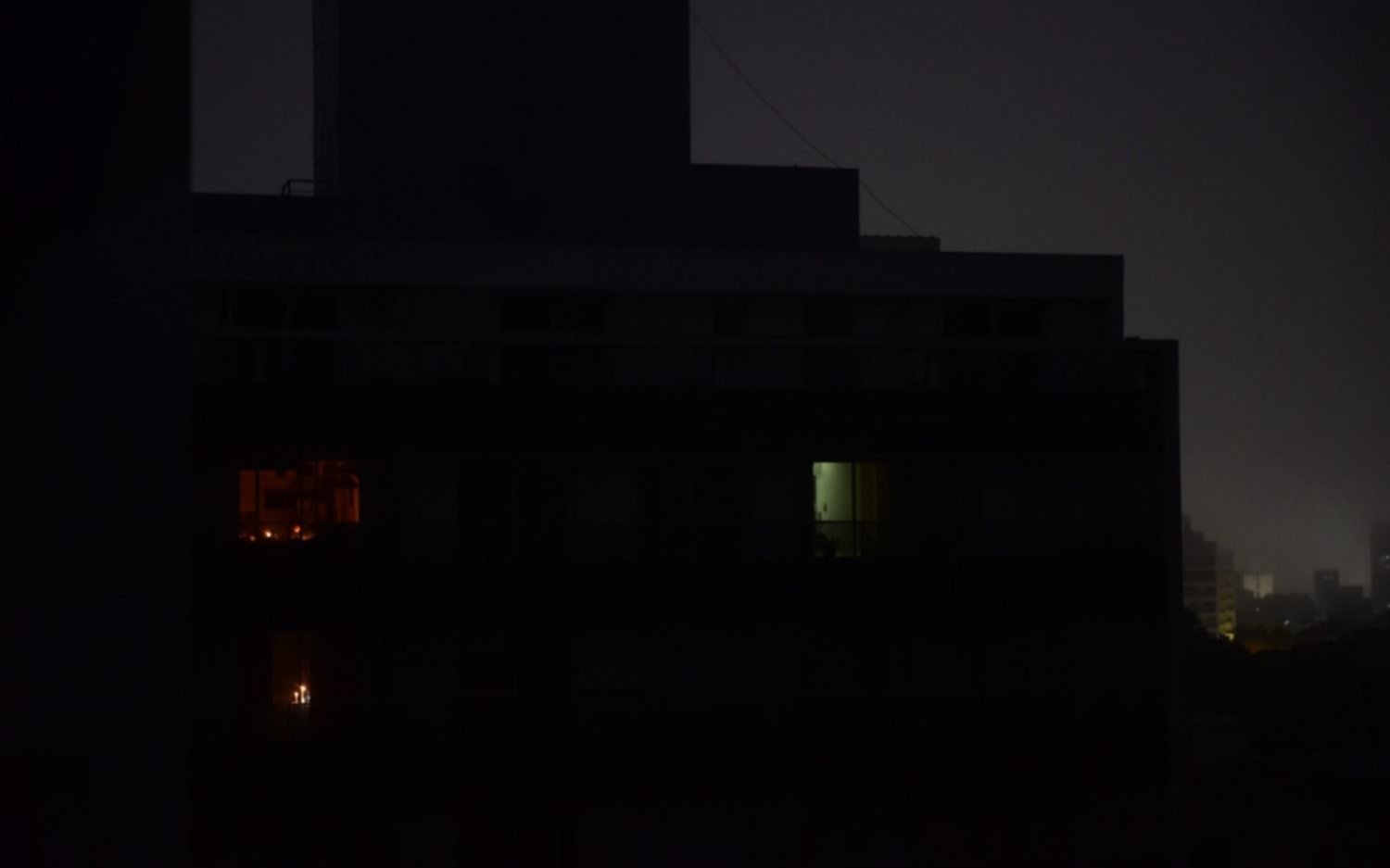 Un corte de luz afectó a la zona de 1 y 60: caos por semáforos que no funcionaron