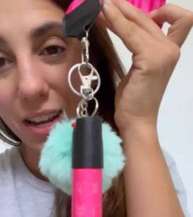 Las mujeres ya no lloran: Cinthia Fernández vende gas pimienta