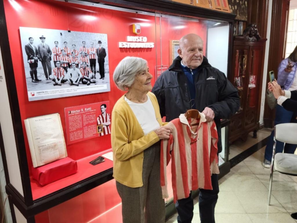 Una camiseta histórica del campeón de 1913 y su relación con la Brujita Verón