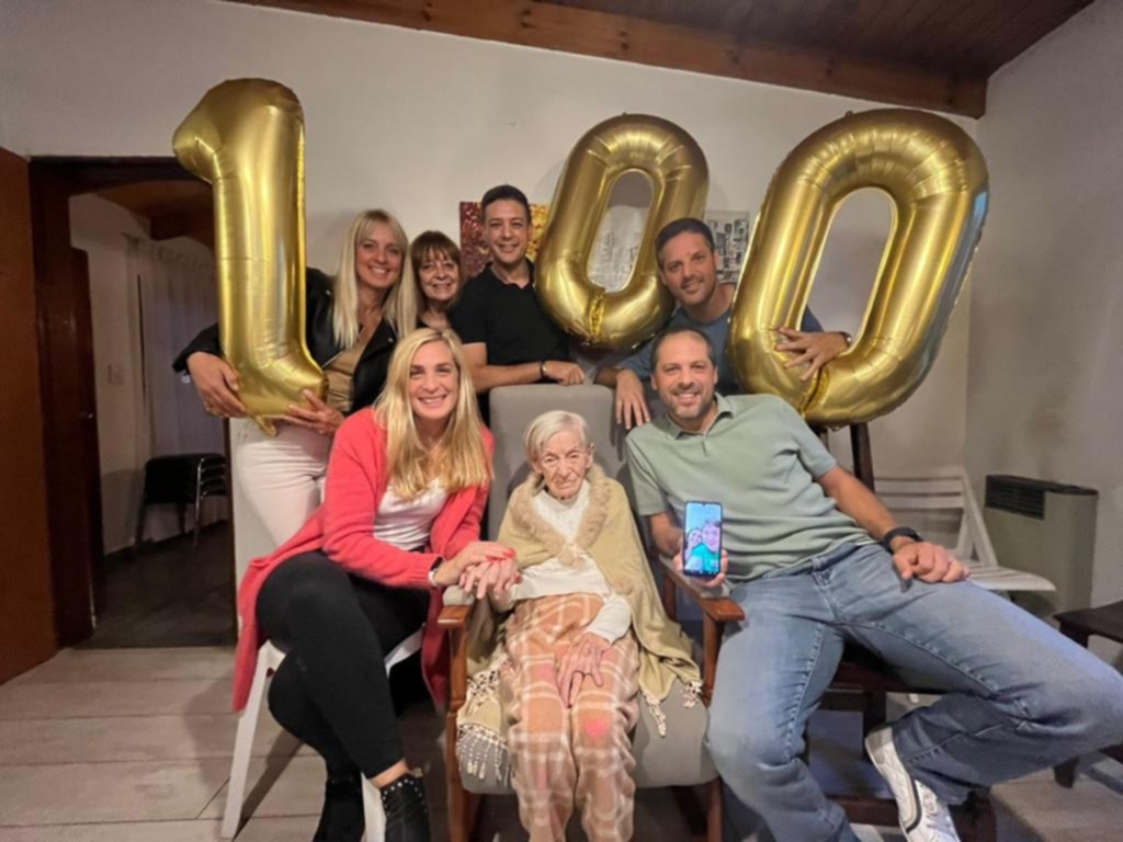 Vecina de Tolosa se sumó al club de los 100: costurera, familiera y fanática del tango