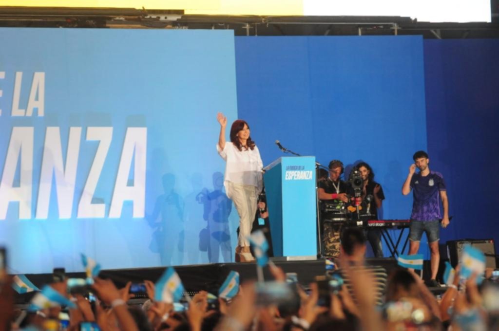 Cristina, en La Plata, en busca de “ordenar” oferta electoral del FdT