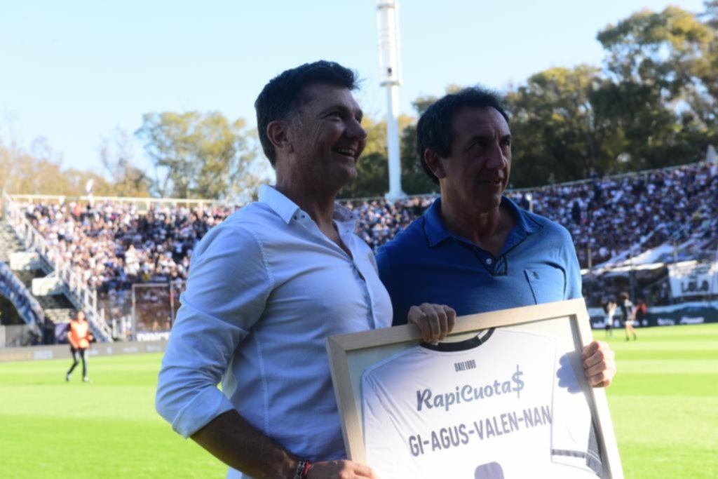 Hernán Cristante y un cálido homenaje en la previa del partido