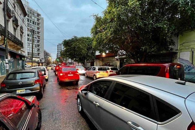 La venta de vehículos nuevos tuvo una caída con respecto a marzo