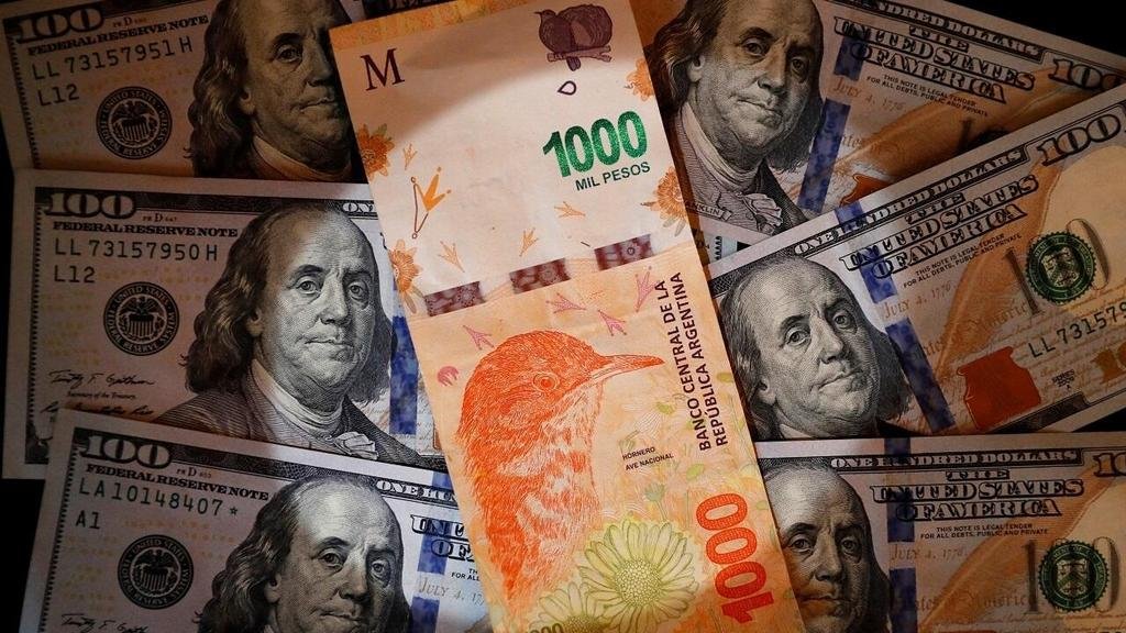 La propuesta electoral de dolarización ya abrió un fuerte debate